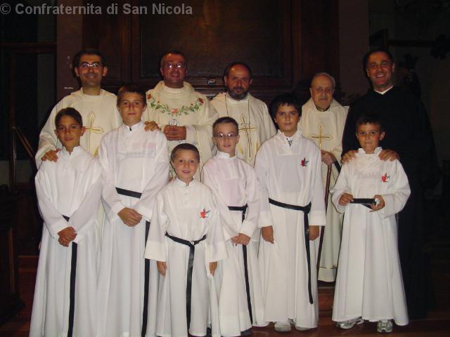 Foto ricordo di gruppo insieme ai celebranti a destra il Priore della Basilica P. Luciano De Michieli
