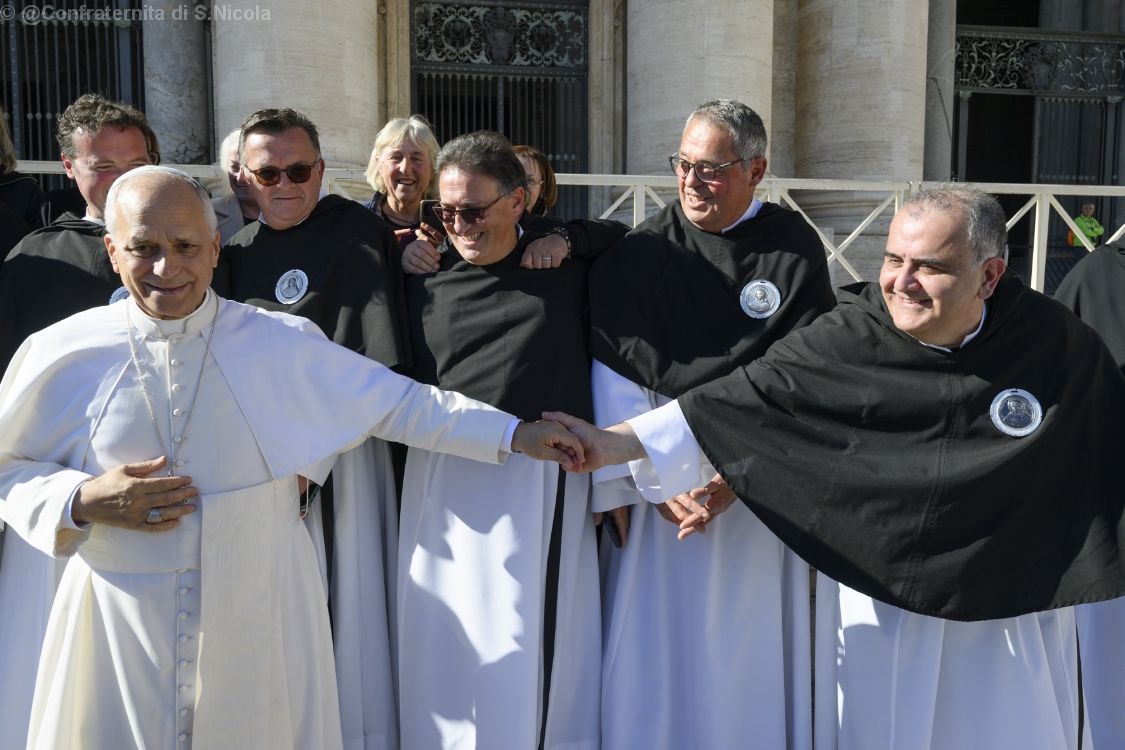 Strette di mano con i Confratelli