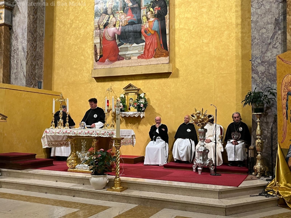 Servizio all'altare della Confratrenita