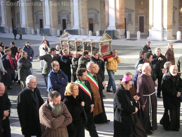 Anche i sindaci delle due città in processione