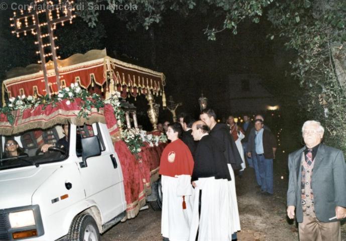 L'urna in processione per le strade di Sant'Angelo