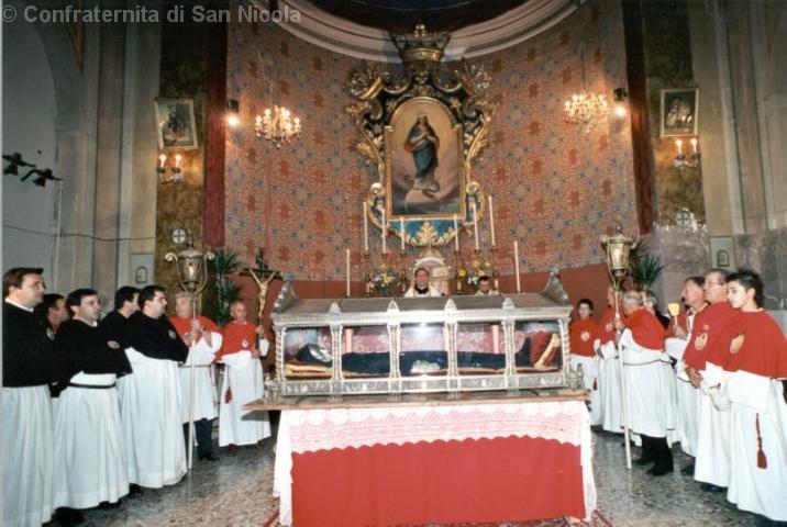L'urna nella chiesa di Regnano una frazione di campagna del comune di Tolentino
