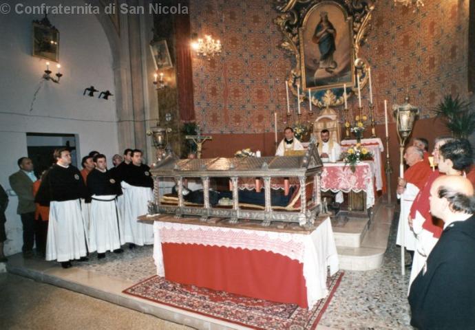 L'urna nella chiesa di Regnano 