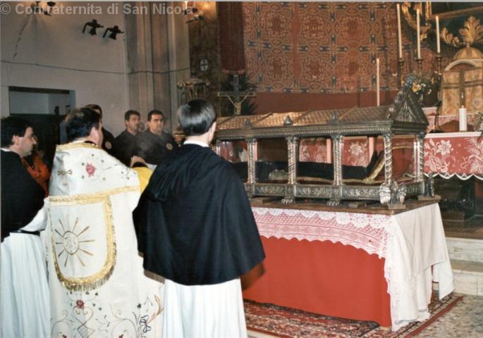 L'urna nella chiesa di Regnano 